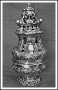 Turibolo in argento fuso, sbalzato, cesellato e traforato. Napoli 700. cm. 28,5 x 13 . 953 gr