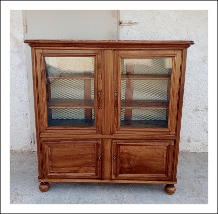 Credenza a 4 porte, vetrina, libreria.