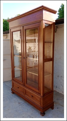 Cristalli era, libreria, vetrina di grandi dimensioni.