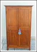 Antico stipo, dispensa, armadietto di piccole dimensioni. 100lx48px170h