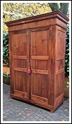 Armadio antico ligure in noce pannellato