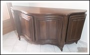 Gradevole e comoda credenza in noce italiano 